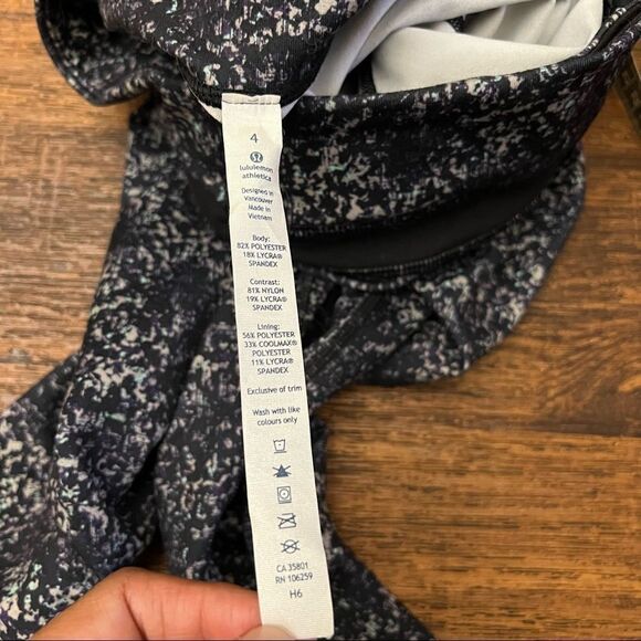 Lululemon leggings size 4 - Picture 10 of 10